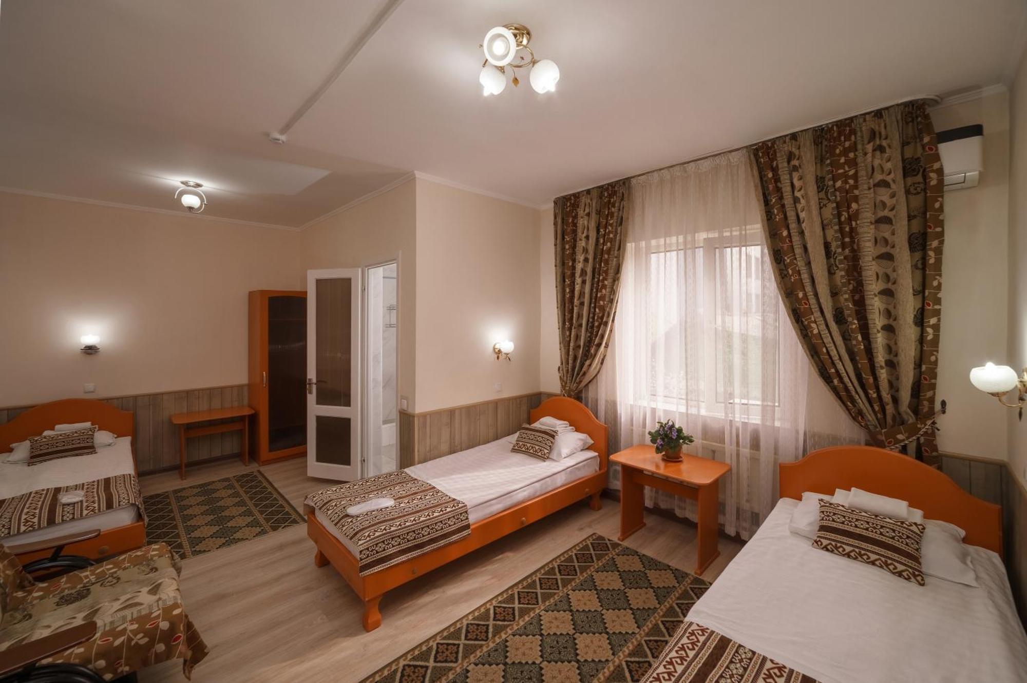 Alpinist Hotel Biškek Exteriér fotografie