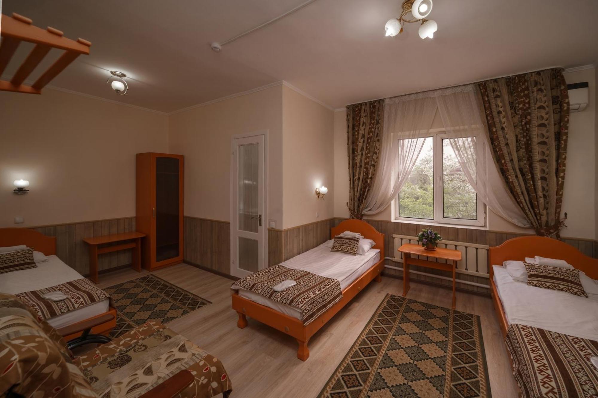 Alpinist Hotel Biškek Exteriér fotografie