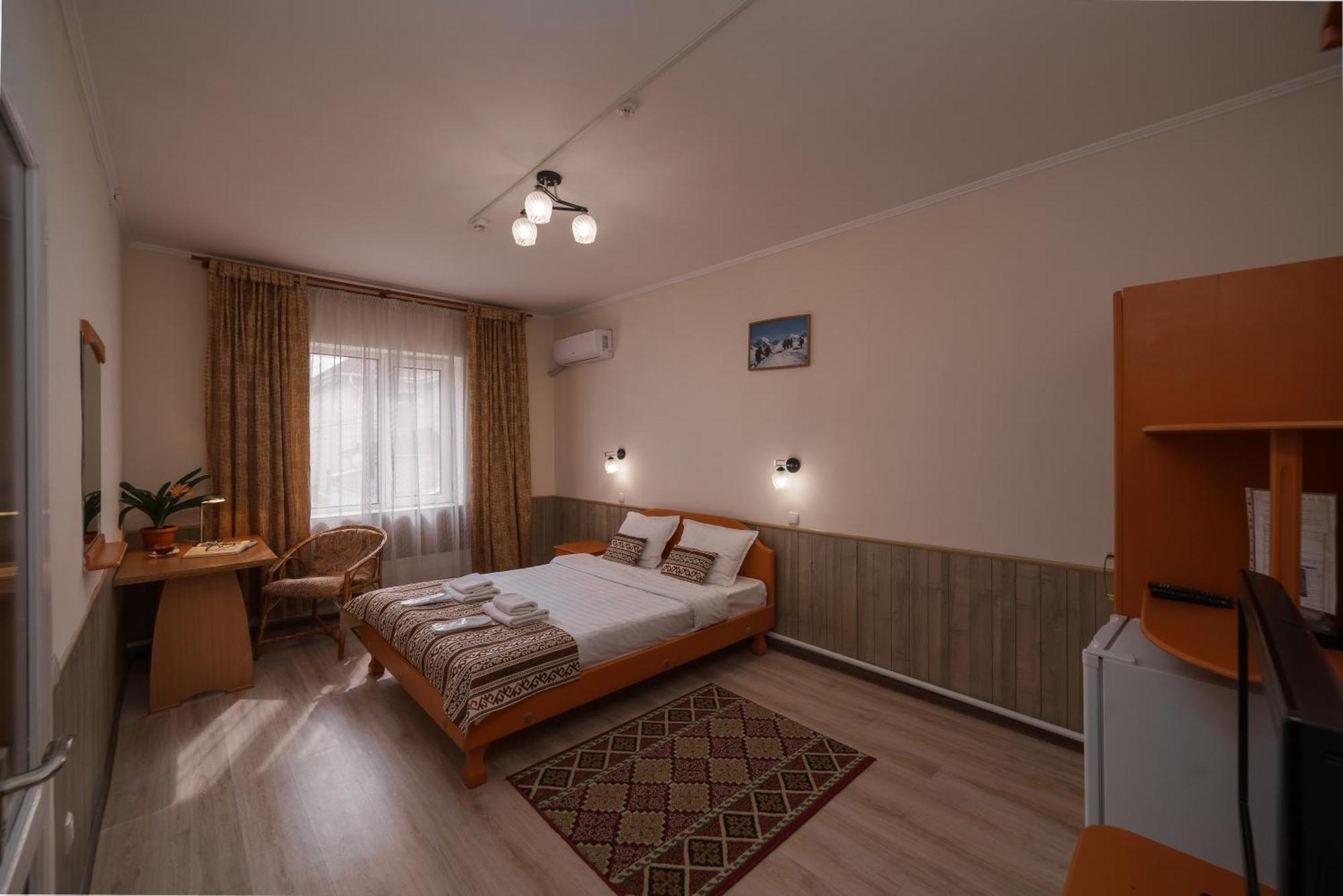 Alpinist Hotel Biškek Exteriér fotografie