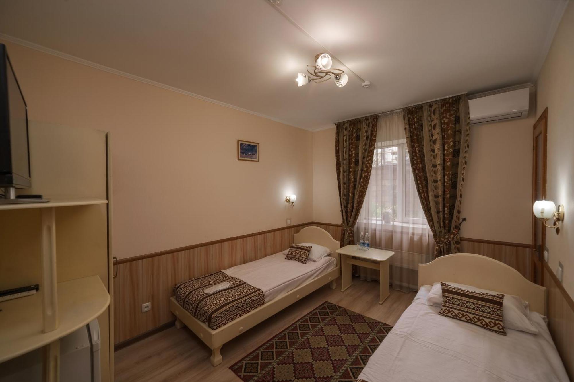 Alpinist Hotel Biškek Exteriér fotografie